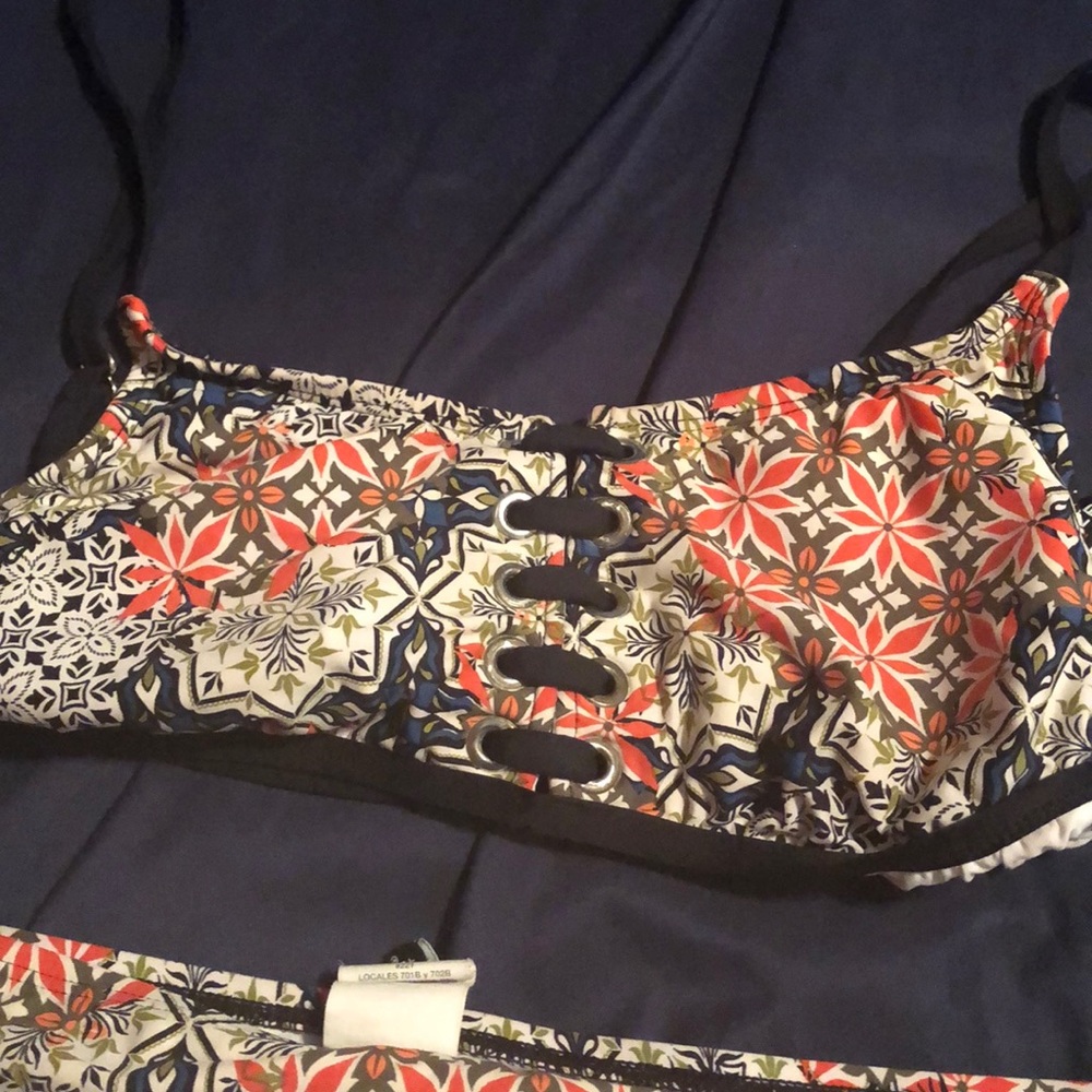 Bathing suit - Picture 3 of 3